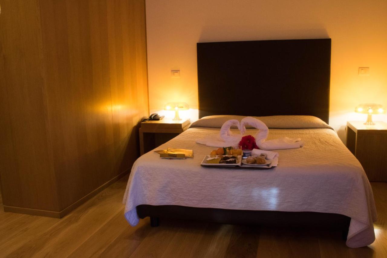คันทรี โฮเทล เล แกวร์เช Hotel ซัลโซมัจโจเรแตร์เม ภายนอก รูปภาพ